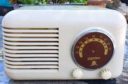 Vintage 1940s Off White Bakelite Table Tube Radio