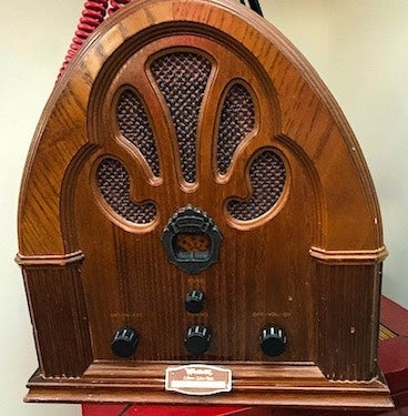 Welbilt 1932 Replica Cathedral Radio AM/FM Casette