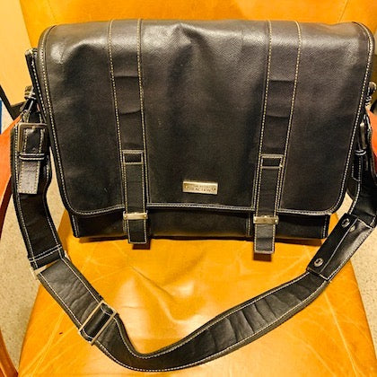 Vintage Kenneth Cole Reaction Crossbody Strap Expandable Briefcase