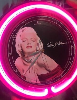 Marilyn Monroe Pink Neon Clock