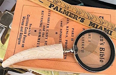 Magnifying Glass with Curved "Carved Horn" Handle