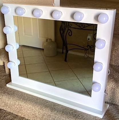 White Hollywood Vanity Makeup Mirror