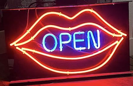 Neon Open Sign "Lips Don't Lie" - Plug In