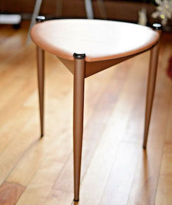 Lu Van Inc. Guitar Pick Accent Table