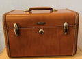 Vintage 1950s Caramel Hard Side Train Case by Samsonite Shwayder Bros.5